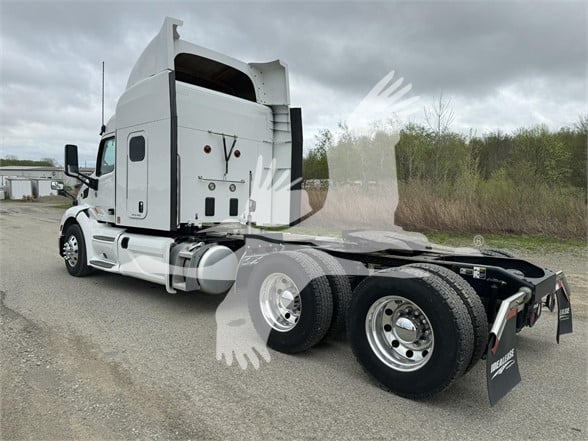 2018 PETERBILT 579 - image 3 of 6