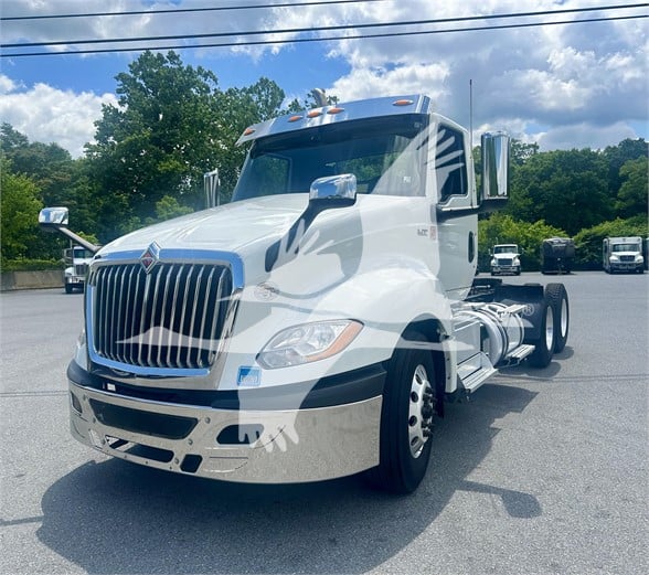 2019 INTERNATIONAL LT - image 1 of 6