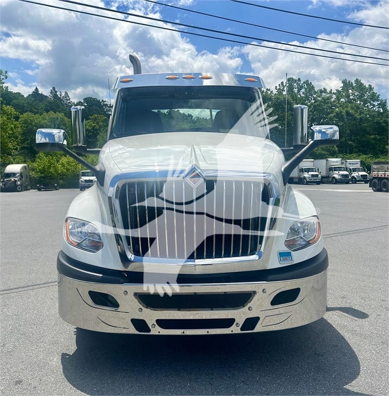 2019 INTERNATIONAL LT - image 2 of 6