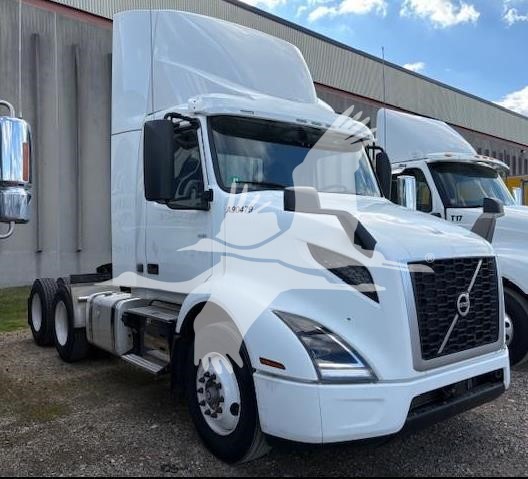 2019 VOLVO VNR64T300 - image 2 of 6