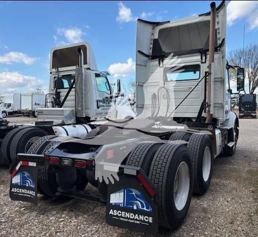 2019 VOLVO VNR64T300 - image 3 of 6