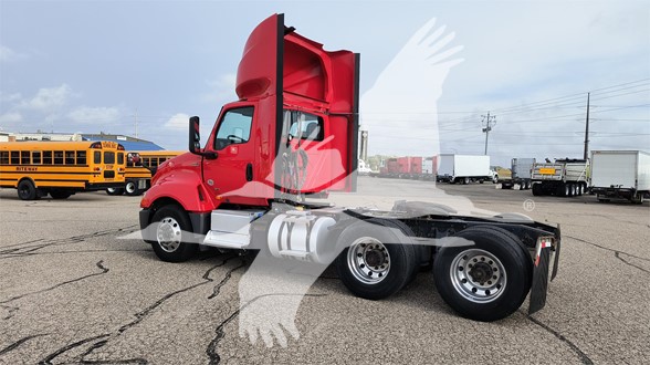 2019 INTERNATIONAL LT - image 2 of 6