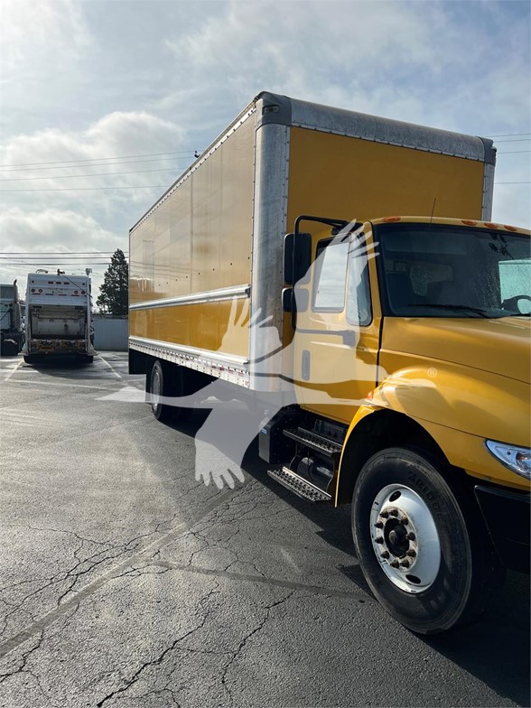 2019 INTERNATIONAL DURASTAR 4300 - image 3 of 6