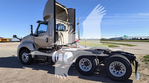 2019 INTERNATIONAL LT - image 2 of 5