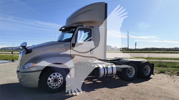 2019 INTERNATIONAL LT - image 1 of 5