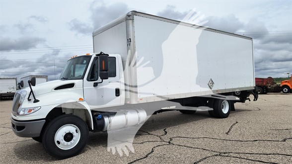 2017 INTERNATIONAL DURASTAR 4300 - image 1 of 4