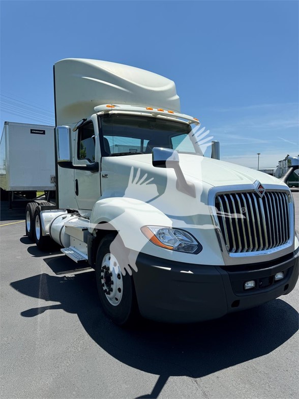 2019 INTERNATIONAL LT - image 5 of 6