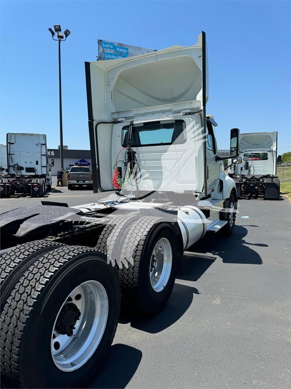 2019 INTERNATIONAL LT - image 2 of 6