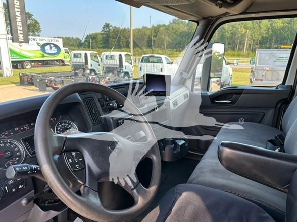 2018 INTERNATIONAL DURASTAR 4300 - image 5 of 5