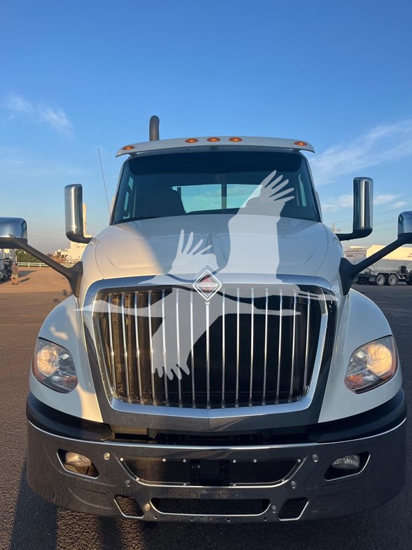 2019 INTERNATIONAL LT - image 2 of 6