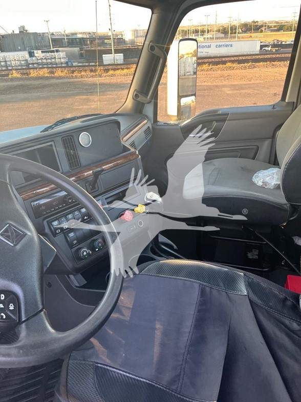 2019 INTERNATIONAL LT - image 5 of 6