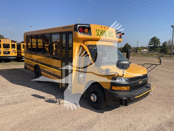 2024 CHEVROLET EXPRESS 4500 - image 2 of 5