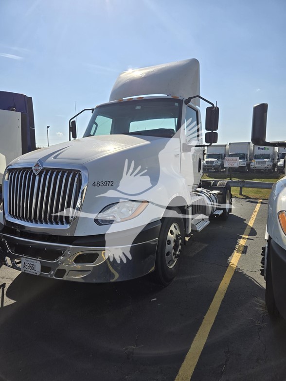 2018 INTERNATIONAL LT - image 1 of 6