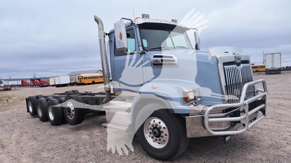 2018 WESTERN STAR 4700 - image 3 of 6