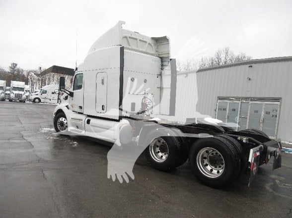 2015 PETERBILT 579 - image 4 of 6