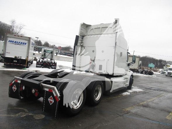 2015 PETERBILT 579 - image 3 of 6