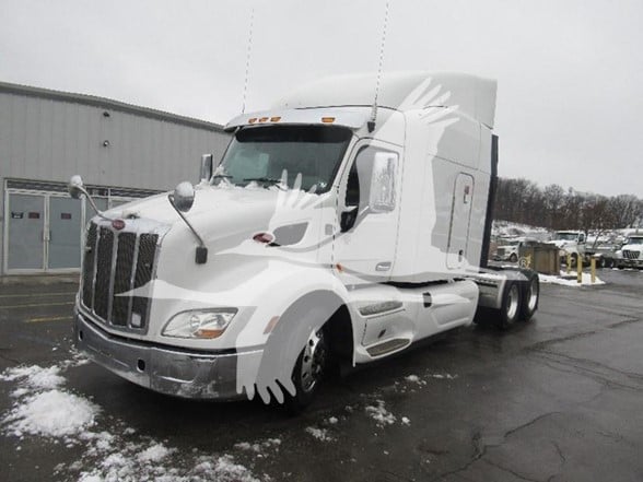 2015 PETERBILT 579 - image 1 of 6