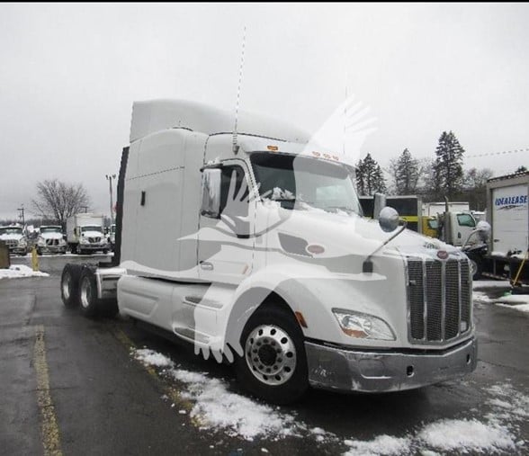 2015 PETERBILT 579 - image 2 of 6