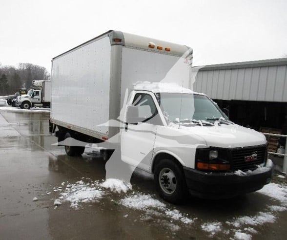 2012 GMC SAVANA G1500 - image 2 of 6