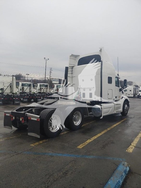 2017 PETERBILT 579 - image 4 of 6