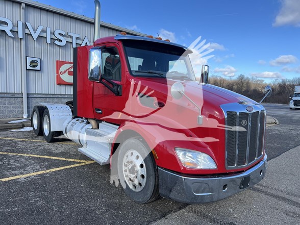 2015 PETERBILT 579 - image 4 of 6