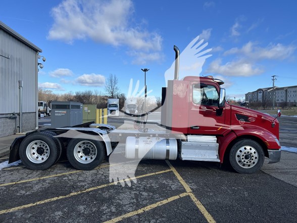 2015 PETERBILT 579 - image 5 of 6