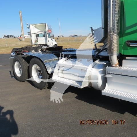 2019 PETERBILT 579 - image 4 of 6