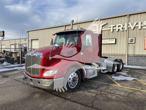 2015 PETERBILT 579 - image 1 of 6