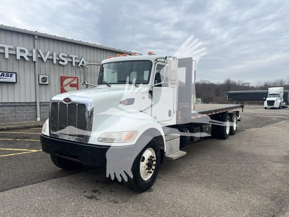 2015 PETERBILT 348 - image 1 of 6